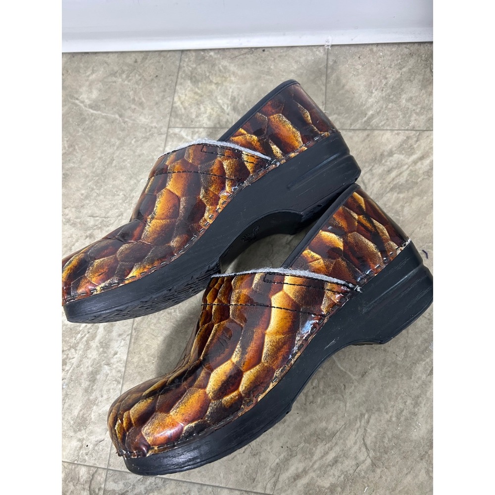 y2k Dansko Womens Brown Snake Embossed Patent Leather Clogs Size 41 - Picture 3 of 9